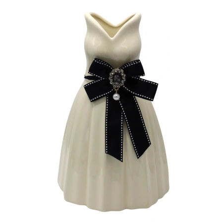 Vase "Cream Dress", 18×16×28.5 cm