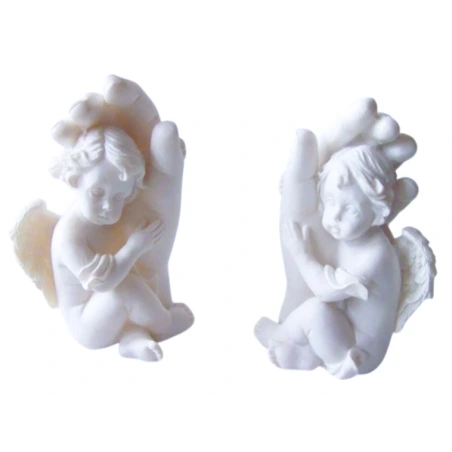 Statūlėlė-Angelas-delne